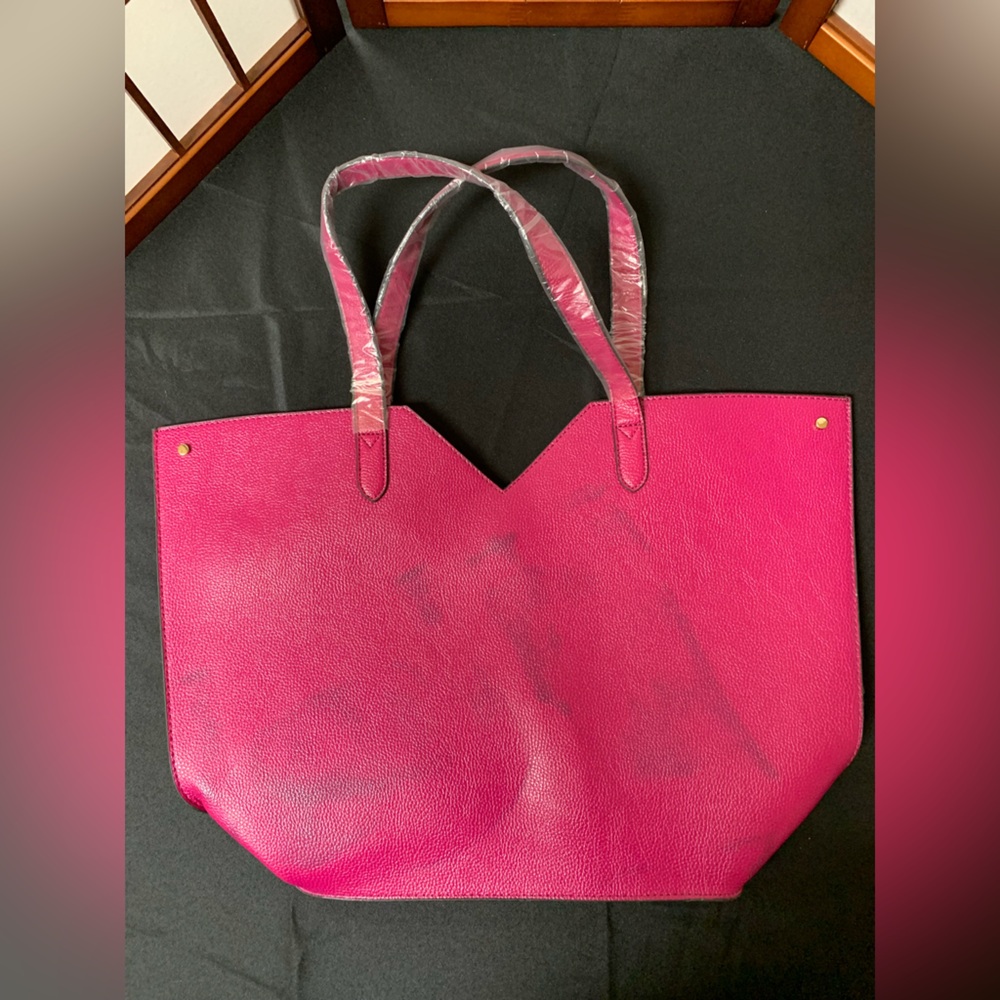NWOT Neiman Marcus Women’s Tote. See pics. Backside is discolored but lo… - Picture 2 of 7